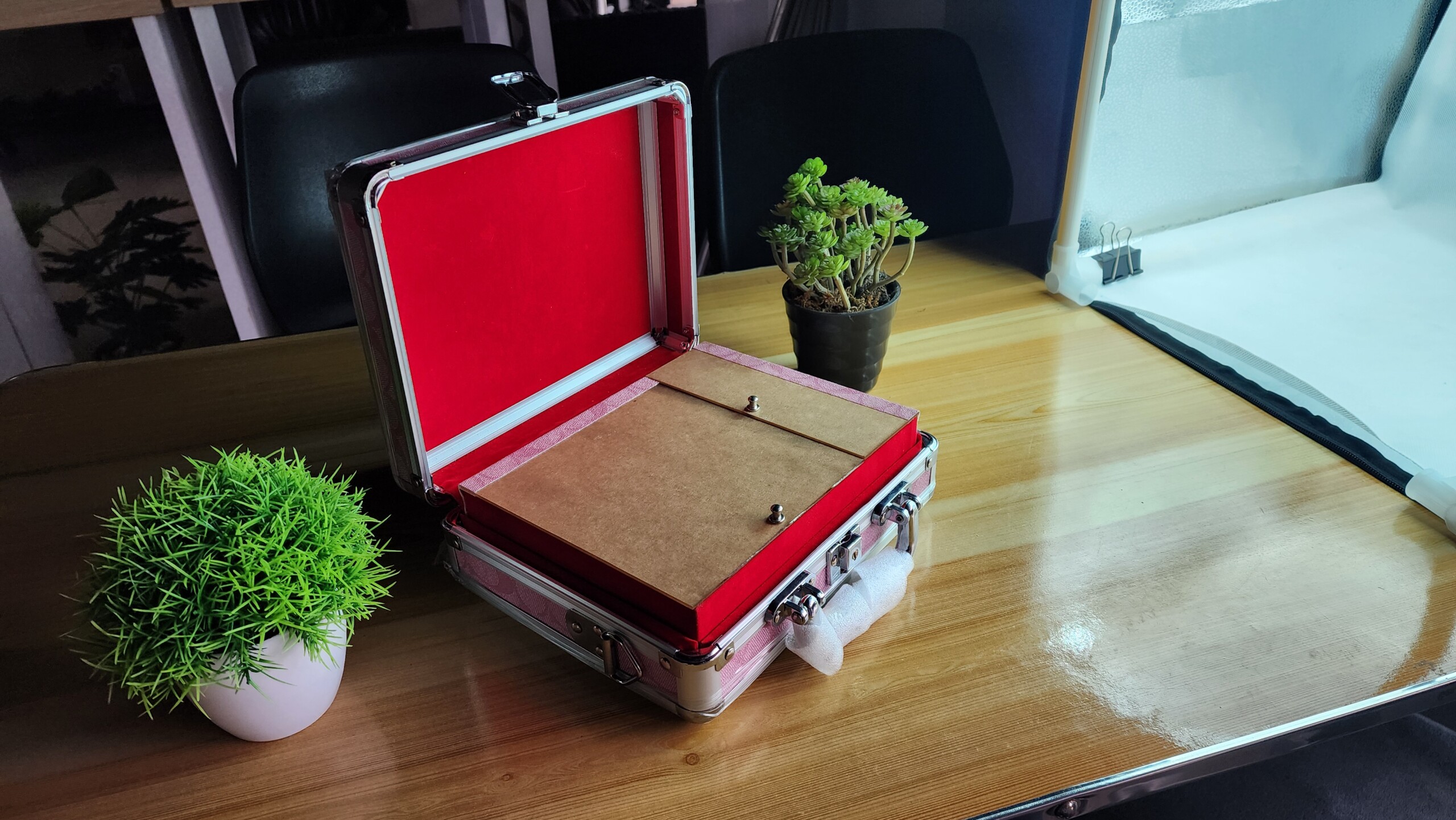 Aluminum Tari Case 12 Capacity - Image 2